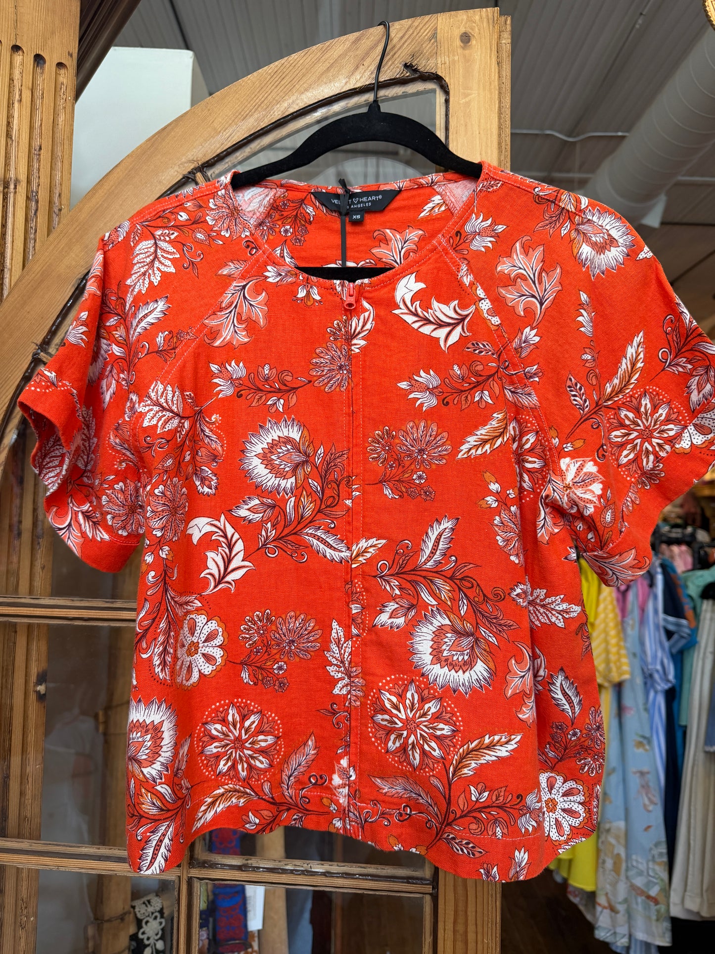 Velvet heart Gabrie short cuffed orange blossom top