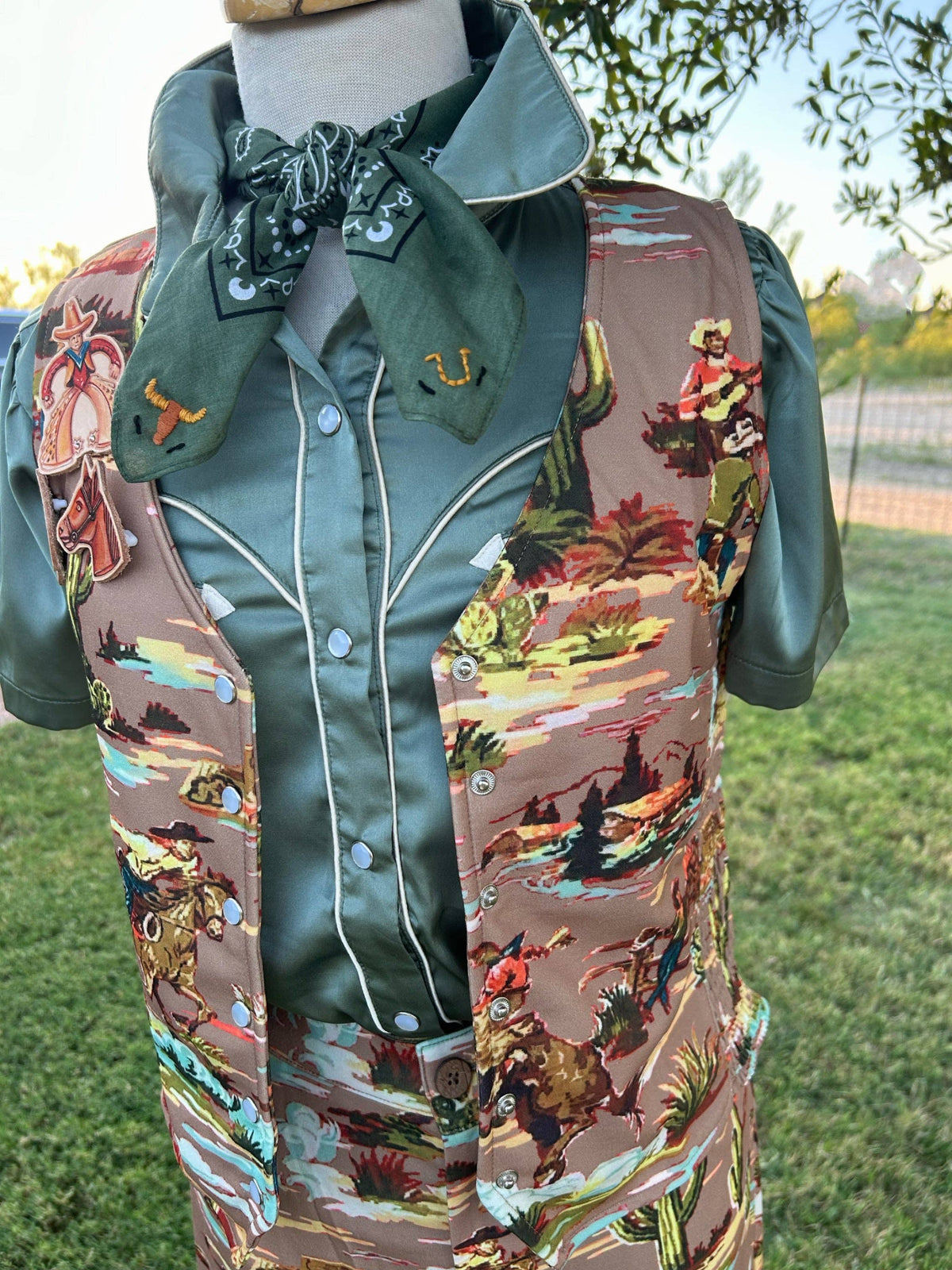 Pradera - Purveyors of the West - Embroidered Round Up Bandana