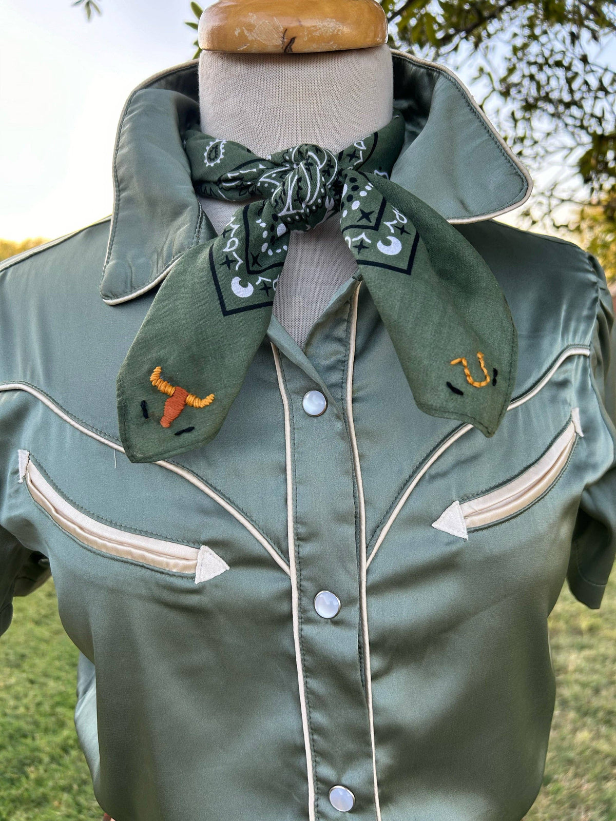 Pradera - Purveyors of the West - Embroidered Round Up Bandana
