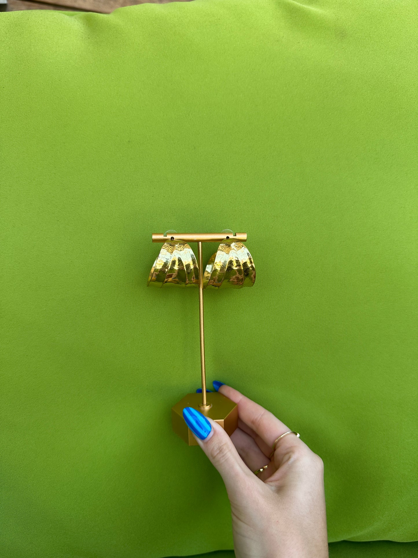 Half Hoop Ridged Gold earrings