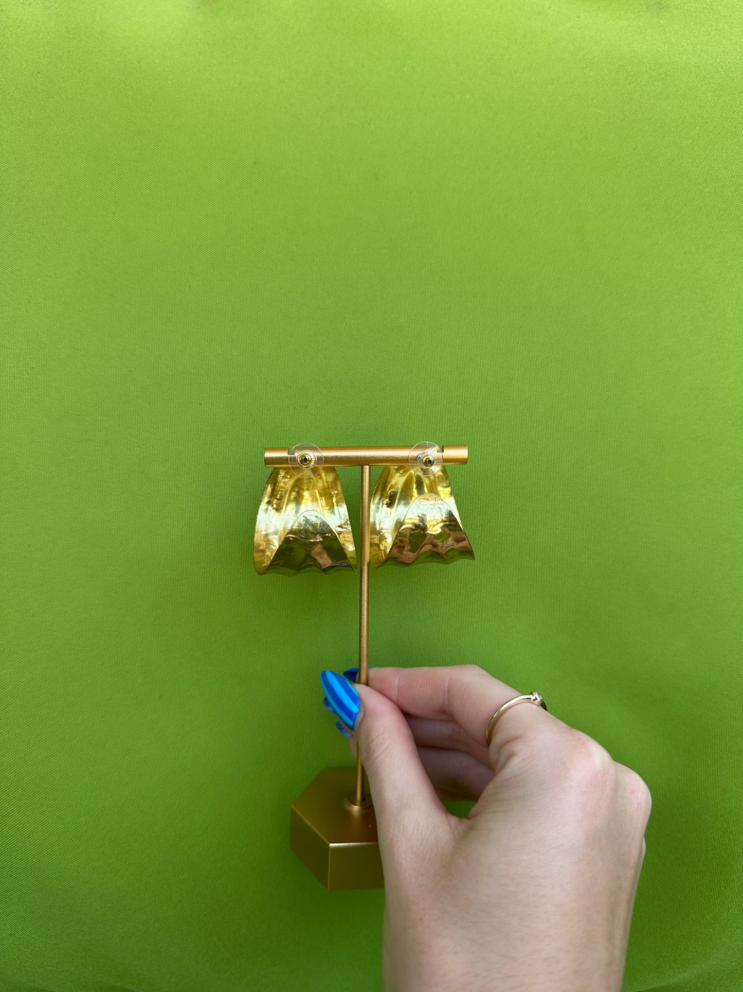 Half Hoop Ridged Gold earrings